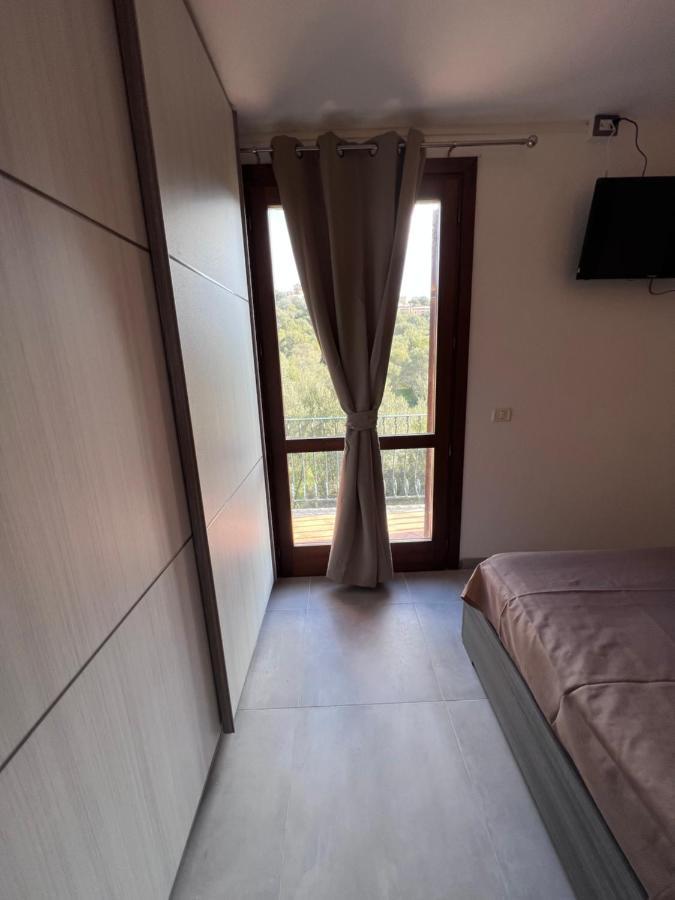 Calypso Home Sea View Badesi Kültér fotó