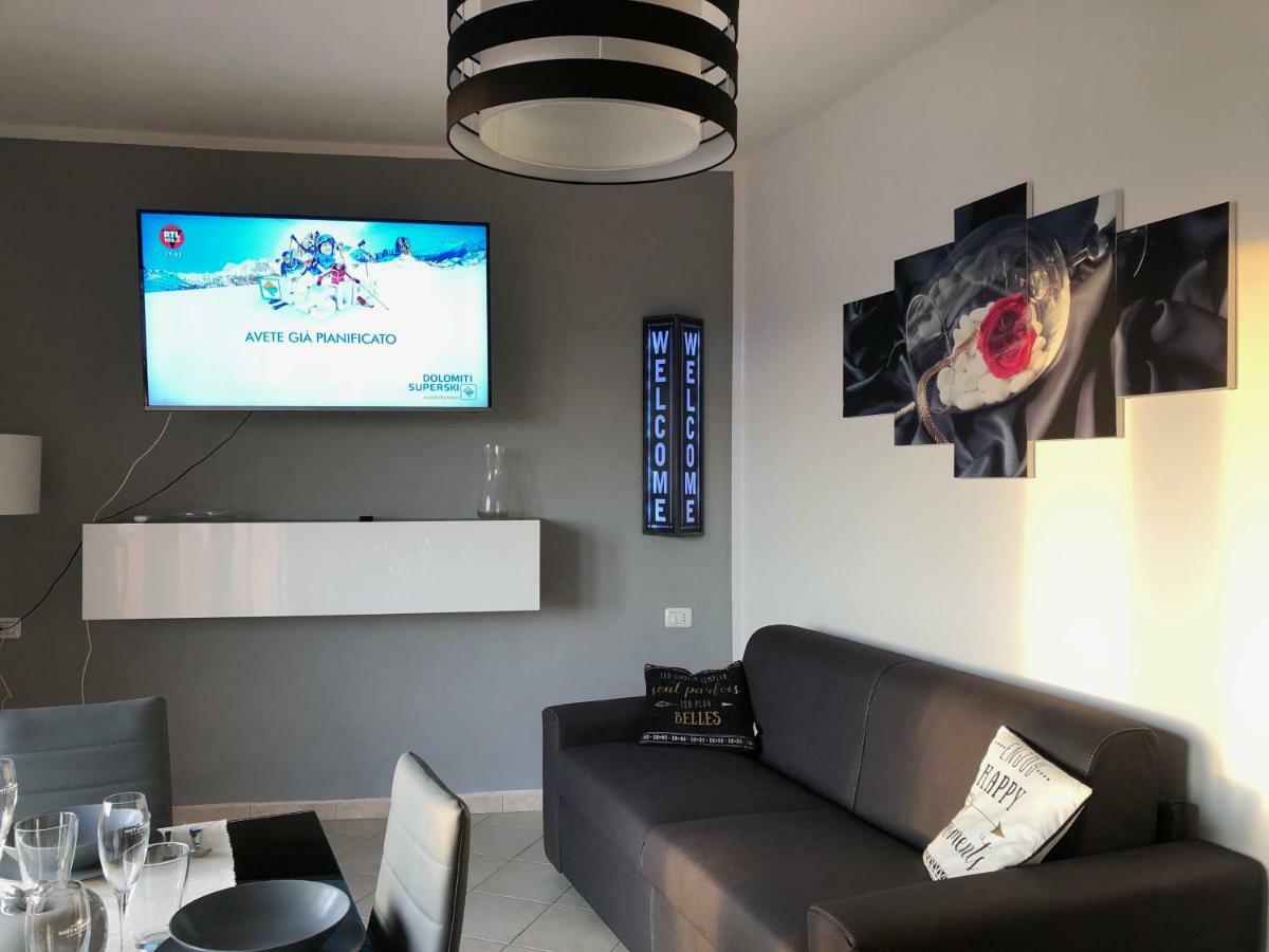 Calypso Home Sea View Badesi Kültér fotó